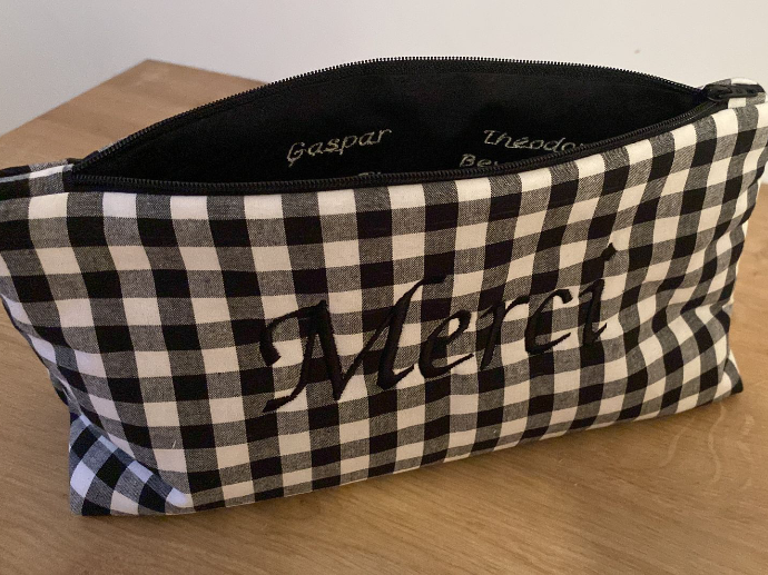 petite trousse vichy et uni, cadeau pour une puéricultrice