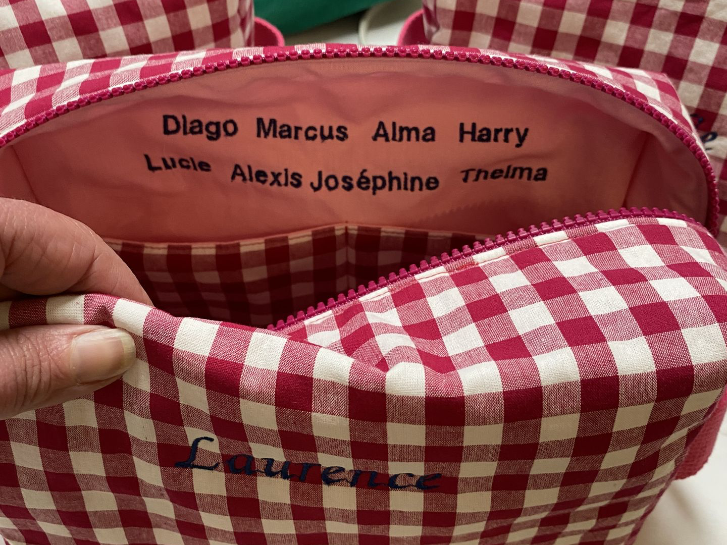 grande trousse de toilette vichy - prénom des enfants de la crèche